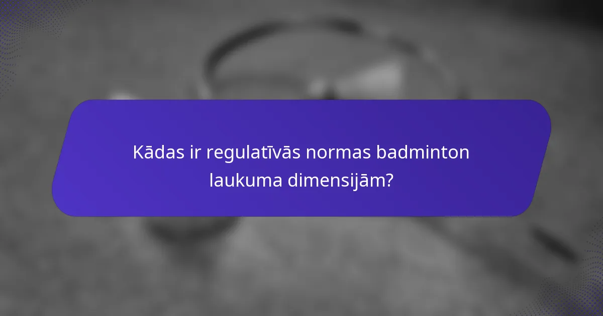 Kādas ir regulatīvās normas badminton laukuma dimensijām?