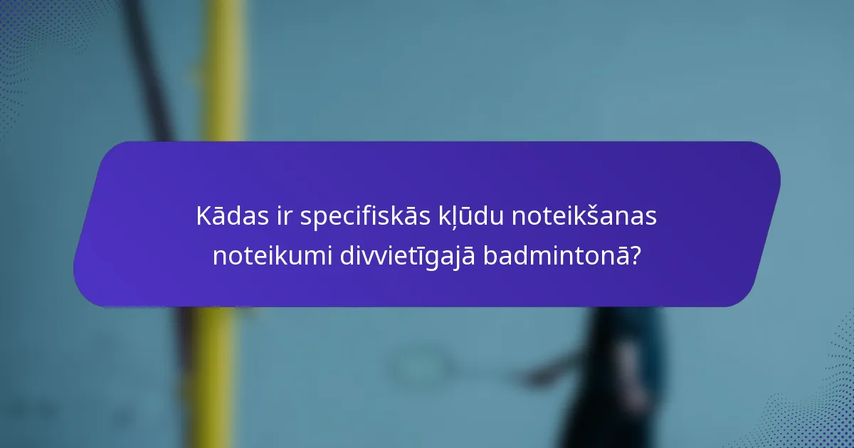 Kādas ir specifiskās kļūdu noteikšanas noteikumi divvietīgajā badmintonā?