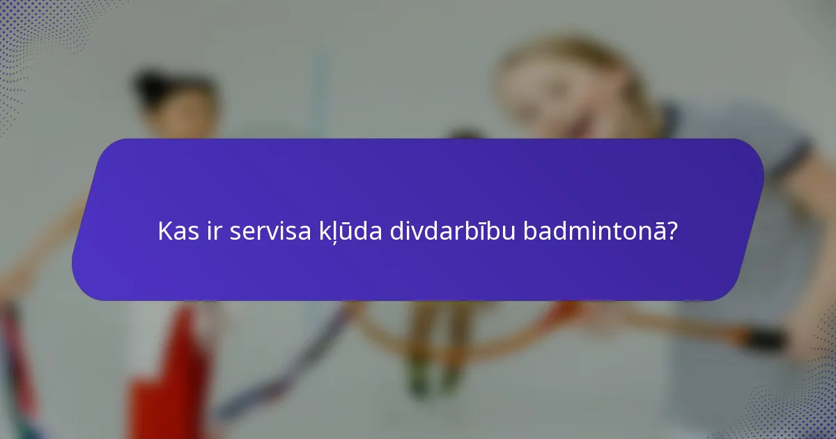 Kas ir servisa kļūda divdarbību badmintonā?